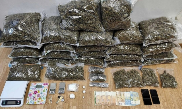 Συνελήφθη 54χρονος διακινητής ναρκωτικών στο κέντρο της Αθήνας – Κατασχέθηκαν 23 κιλά κάνναβης