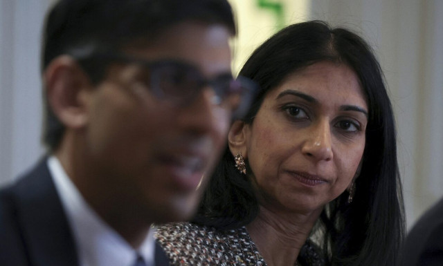 Bρετανία: Ο Σούνακ καρατόμησε την υπουργό Εσωτερικών μετά απο εμπρηστικές δηλώσεις για την αστυνομία