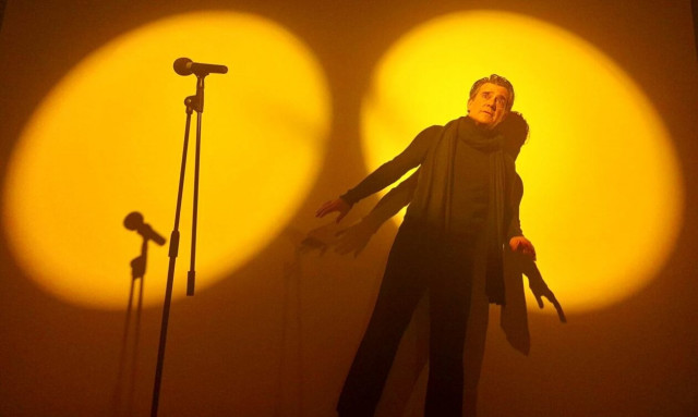 «Κόκκαλο»: Η παράσταση που καθήλωσε το κοινό της Νέας Υόρκης  επιστρέφει στην Αθήνα