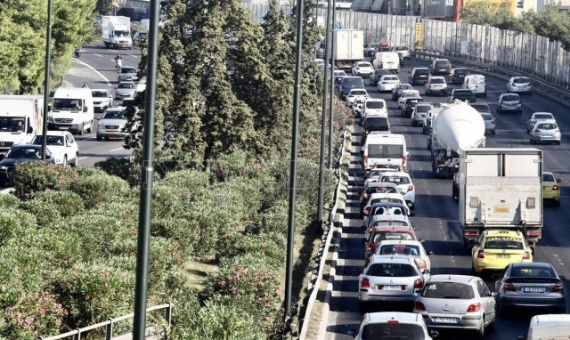 Κίνηση τώρα: Στο κόκκινο ο Κηφισός - Ουρές» χιλιομέτρων και στην Αττική Οδό