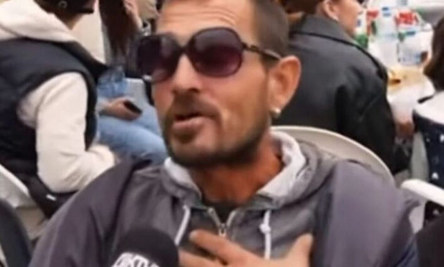 Μερακλής Σερραίος «μπαούλο» από «ξύδια» στην γιορτή τσίπουρου λέει πως δεν πίνει και γίνεται viral