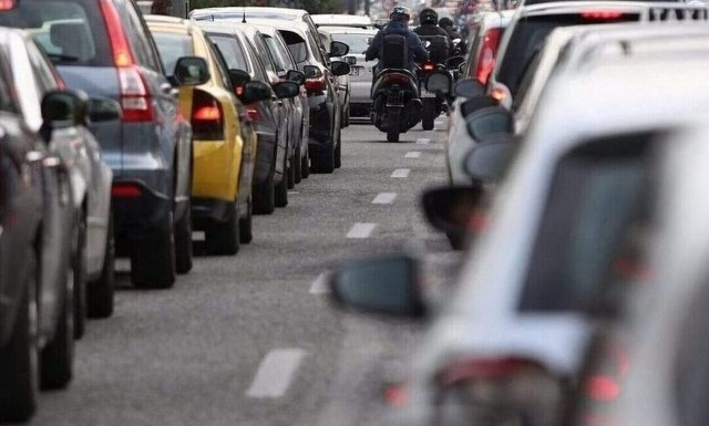 Κίνηση τώρα: Στο κόκκινο ο Κηφισός - Ουρές» χιλιομέτρων και στην Αττική Οδό