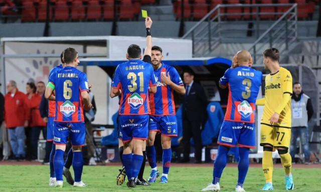 Επανάσταση στο παγκόσμιο ποδόσφαιρο - Δεκάλεπτη αποβολή παίκτη εξετάζει το IFAB!