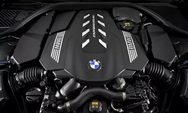 Η BMW «τελειώνει» τους κινητήρες εσωτερικής καύσης