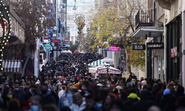Επίδομα κοινωνικής αλληλεγγύης: Μέχρι 630 ευρώ θα λάβουν οι δικαιούχοι του ΟΠΕΚΑ - Παραδείγματα