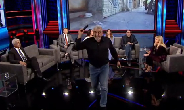 Χαμός στο πλατό εκπομπής με τον πατέρα της Φαίης Μπακογιώργου – «Είναι ανάγωγος, τέλος!»