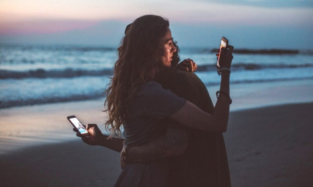 Πώς θα απεξαρτηθείς από το κινητό σου τηλέφωνο - Οι ειδικοί έχουν τον τρόπο