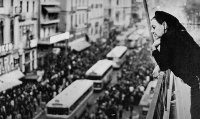 Σοφία Βέμπο: Όταν έκρυψε τους φοιτητές στο σπίτι της και τραγούδησε για τα παιδιά του Πολυτεχνείου