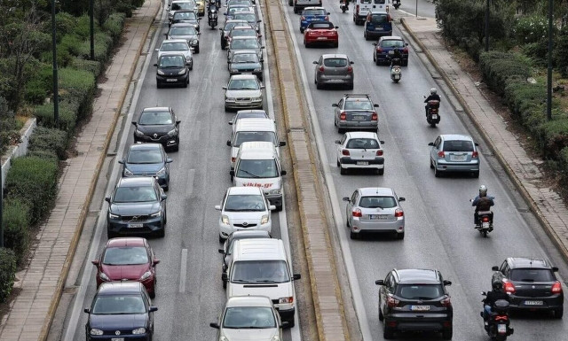 Κίνηση τώρα: Μεγάλα προβλήματα στην Αττική Οδό μετά από σύγκρουση οχημάτων