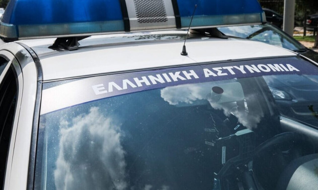 Λαμία: Απατεώνες έπεισαν ηλικιωμένη να πετάξει από το μπαλκόνι 8.400 ευρώ - Τι λέει η «εισπράκτορας»