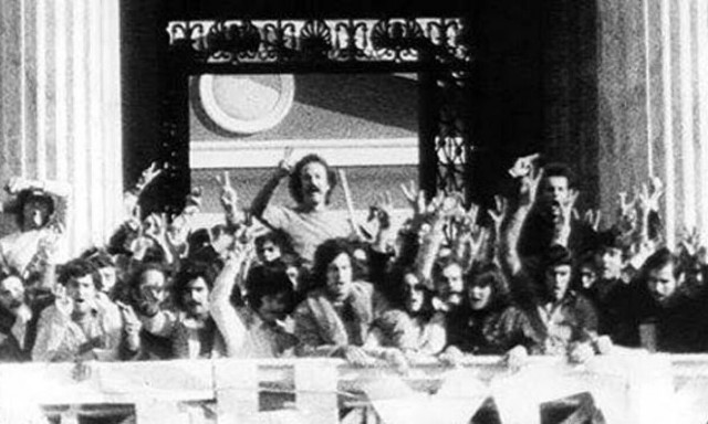 Όταν ο Νίκος Ξυλούρης τραγούδησε την «Ξαστεριά» στο Πολυτεχνείο