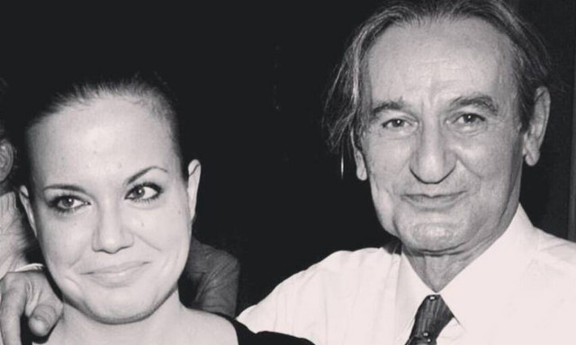 Σωτήρης Μουστάκας: Ξεσπάει η κόρη του Αλεξία για τις φήμες ότι έχασε την περιουσία του σε καζίνο