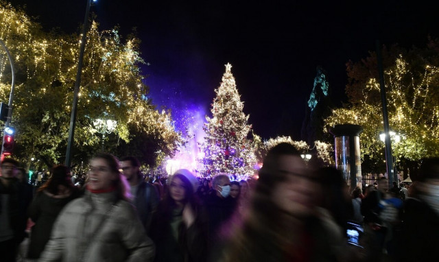 «Ζεστό» χρήμα πριν από τα Χριστούγεννα - Οι 6 παροχές για την ενίσχυση των εισοδημάτων