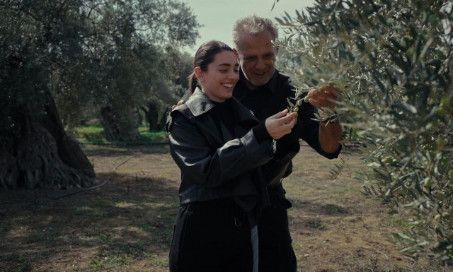 Η Γη της Ελιάς (19/11): Ο Χρήστος έλκεται από την Αριάδνη - Ο Λυκούργος τον προειδοποιεί