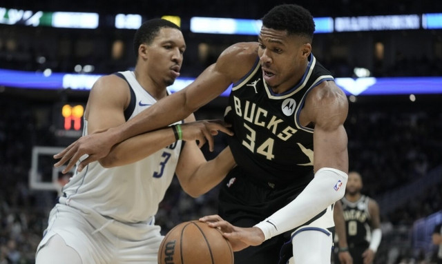 Γιάννης Αντετοκούνμπο: Θηρίο ο «Greek Freak» υπέταξε τους Μάβερικς του Λούκα Ντόντσιτς (vids)