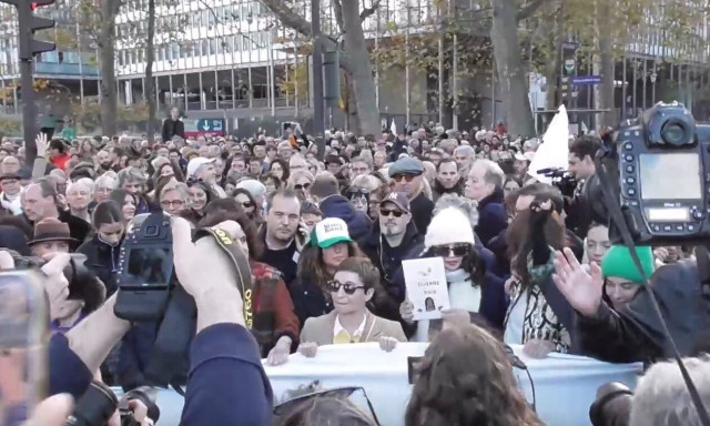 Γαλλία: Σιωπηρή πορεία καλλιτεχνών στο Παρίσι για την ειρήνη στη Μέση Ανατολή