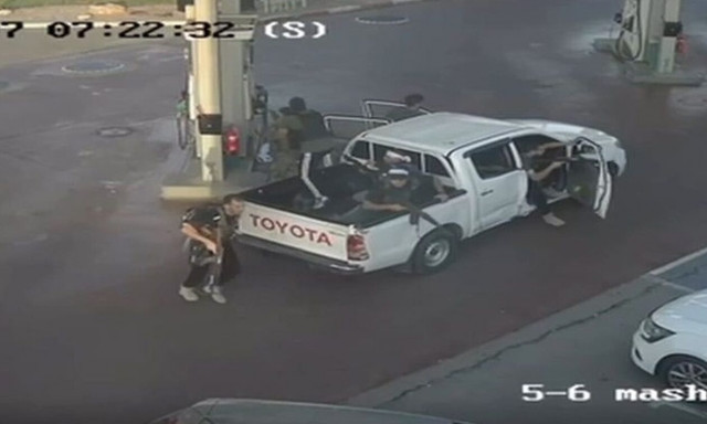 Πόλεμος στο Ισραήλ: Σοκάρουν οι εικόνες με την επιδρομή της Χαμάς σε πρατήριο καυσίμων