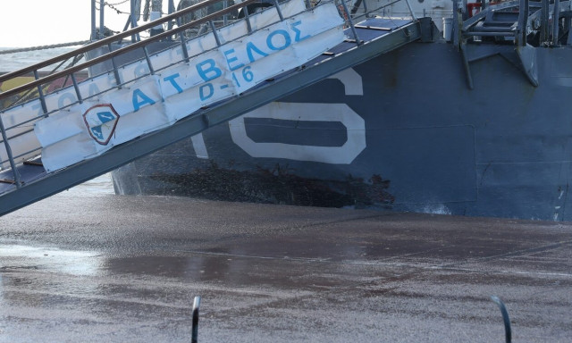 Δεν κατάφερε να αντισταθεί στους ισχυρούς ανέμους το «Βέλος» - Δύτης θα καταγράψει τις φθορές