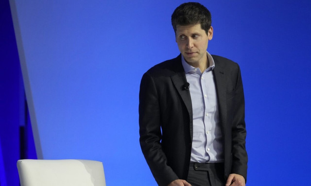 Σαμ Άλτμαν: Η «σέλφι» και η «απόλυση-σεισμός» από την OpenAI που αλλάζει τα δεδομένα στην ΑΙ