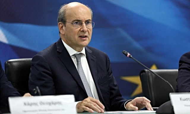 Χατζηδάκης: «Δίκαιο το φορολογικό - Πώς ζουν αυτοί που επί 5 χρόνια δηλώνουν ζημιές»;