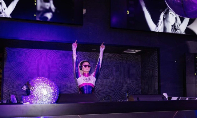 Πάρις Χίλτον: Η αμήχανη στιγμή που πήγε να παίξει μουσική σε πάρτι της F1... χωρίς κόσμο