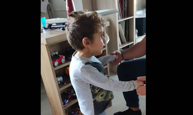 Παναγιώτης - Ραφαήλ: «Δυναμώνει και ανακαλύπτει τις νέες του δυνατότητες», λένε οι γονείς του (vid)