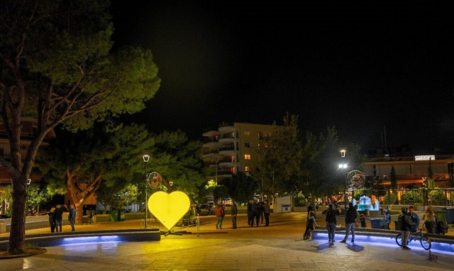 «Καθαρή Εβδομάδα»: Η κίτρινη καρδιά που «αγκάλιασε» τους εργαζόμενους καθαριότητας