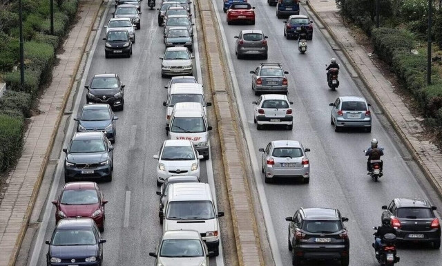 Κίνηση στους δρόμους: «Κόλαση» από νωρίς ο Κηφισός - Ποιοι κεντρικοί είναι στο «κόκκινο»