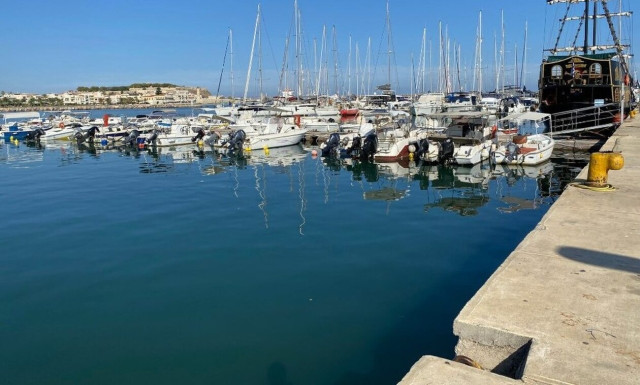Ντροπή και αποτροπιασμός στο Ρέθυμνο: Ιδιωτικά σκάφη πετούν τα περιττώματά τους στη μαρίνα!