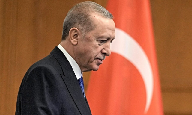 Τουρκία: Ο Ερντογάν μοιράζει λεφτά σε παιδιά στη Γερμανία και κρατά τη Σουηδία στο… «περίμενε»