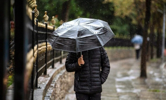 Καιρός: Βροχερό το σκηνικό με νοτιάδες και καταιγίδες – Νέος γύρος βροχοπτώσεων από το Σάββατο