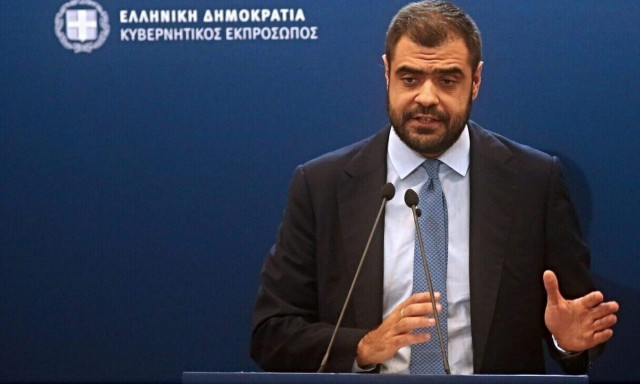 Live η ενημέρωση των πολιτικών συντακτών από τον Παύλο Μαρινάκη