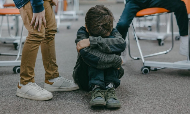 Ηράκλειο: Άγριο περιστατικό bullying - Ξυλοδαρμός παιδιού με αυτισμό στη διάρκεια εκδρομής