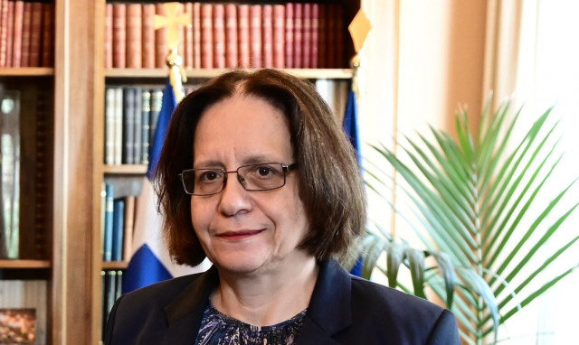 Δυστύχημα Τέμπη: Στα συντρίμμια των βαγονιών η Εισαγγελέας του Αρείου Πάγου Γεωργία Αδειλίνη