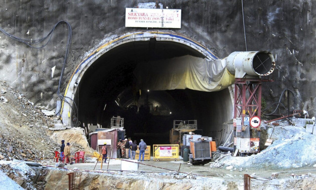 Θρίλερ στην Ινδία: Γιατί καθυστερεί η διάσωση των εγκλωβισμένων εργατών - Πότε θα βγουν στο φως