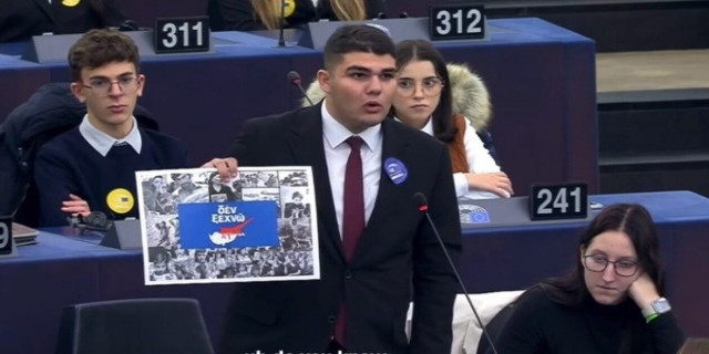Ο Κύπριος μαθητής που άφησε αποσβολωμένο το Ευρωκοινοβούλιο - «Το Δεν Ξεχνώ είναι τα πάντα»