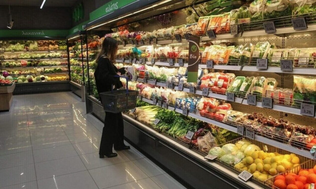 Η ακρίβεια καλπάζει - Επτά φορές ταχύτερα οι αυξήσεις τιμών σε σχέση με τους μισθούς