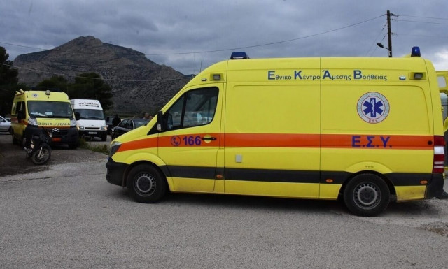 Χανιά: Τροχαίο με ανατροπή αυτοκινήτου στον ΒΟΑΚ - Στο νοσοκομείο ο οδηγός