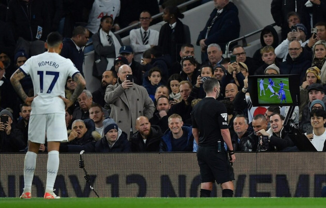 Premier League: Ζήτησε βοήθεια από πιλότους για την επικοινωνία διαιτητών με VAR