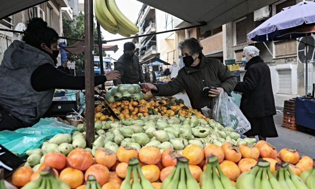 Ακρίβεια: Πώς «αμύνονται» οι καταναλωτές – Η απόγνωση οδηγεί σε… μικρότερες ποσότητες