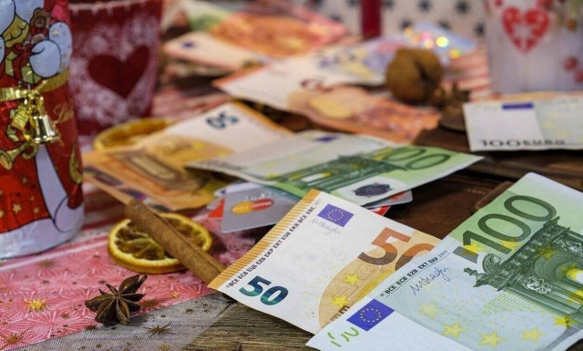 Δώρο Χριστουγέννων: Πώς να το υπολογίσετε - Μέχρι πότε καταβάλλεται