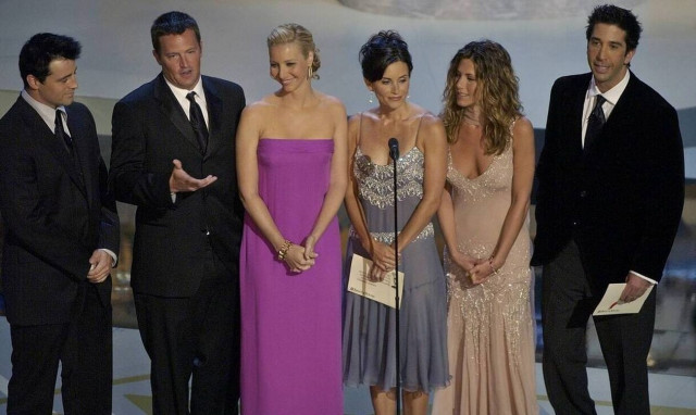 Μάθιου Πέρι: «Τα φιλαράκια» αναβιώνουν σκηνές με τον Τσάντλερ - «Ελπίζω να σας κάνει χαρούμενους»