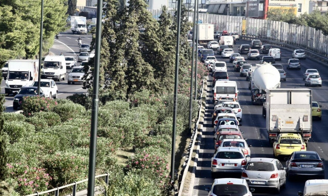 Κίνηση τώρα: «Ουρές» χιλιομέτρων στους δρόμους της Αττικής - Δείτε τον χάρτη