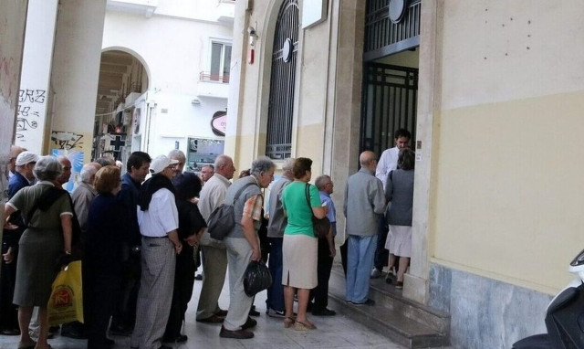 Οι μεγάλες αλλαγές που φέρνει το μίνι ασφαλιστικό για συνταξιούχους, ταμεία και επιδόματα