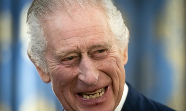 Μπάκιγχαμ: Ο πρίγκιπας Χάρι είπε στον βασιλιά Κάρολο: «Θέλεις να δεις ξανά τα εγγόνια σου;»