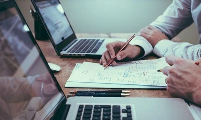 Έρευνα: Δουλεύουμε πολύ και πληρωνόμαστε λίγο - Παίρνουμε λιγότερα από όλους στην Ευρώπη