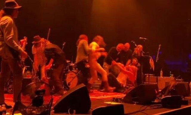 Αυστραλία: Μέλη συγκροτήματος πιάστηκαν στα χέρια πάνω στη σκηνή