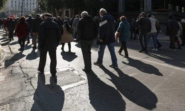Κοινωνικά επιδόματα: Σε τρεις δόσεις οι αλλαγές στους δικαιούχους