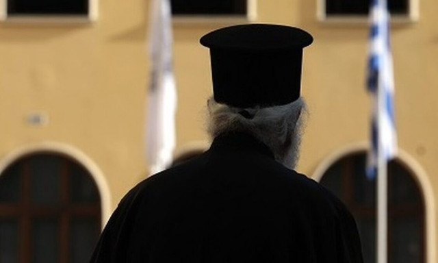 Συνελήφθη ιερομόναχος για ασέλγεια σε ανήλικο σε νησί του Αργοσαρωνικού