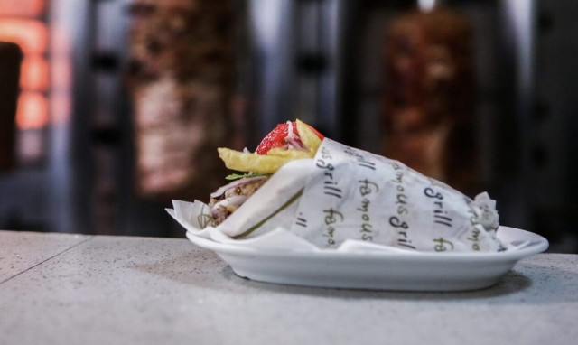 Ακρίβεια: Εκτοξεύεται η τιμή και στο σουβλάκι - Πάνω από τα 4 ευρώ η τιμή του